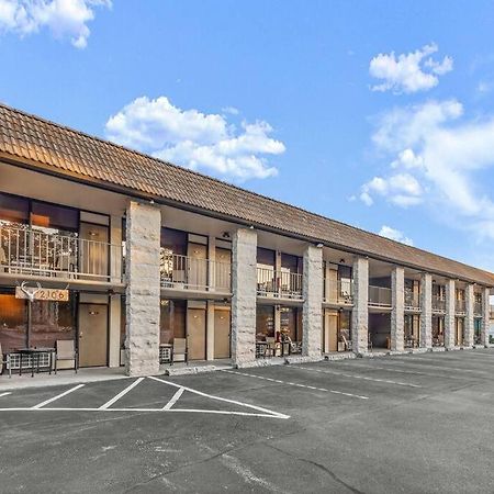 Stonegate Lodge King Bed Wifi Roku Tv Salt Water Pool Room #203 Eureka Springs Exteriér fotografie