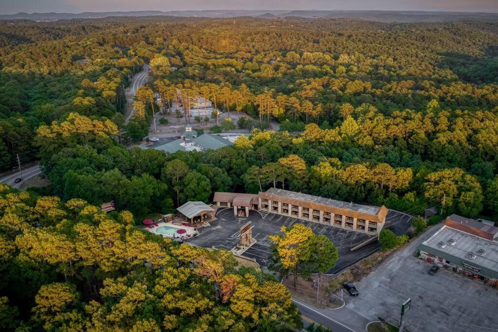 Stonegate Lodge King Bed Wifi Roku Tv Salt Water Pool Room #203 Eureka Springs Exteriér fotografie