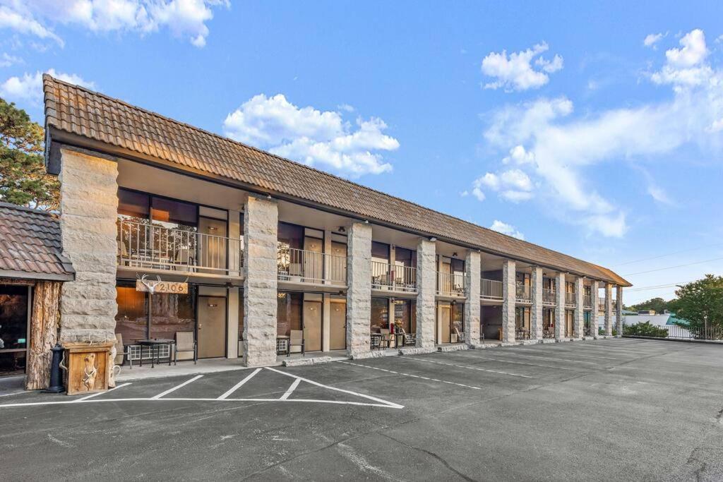 Stonegate Lodge King Bed Wifi Roku Tv Salt Water Pool Room #203 Eureka Springs Exteriér fotografie