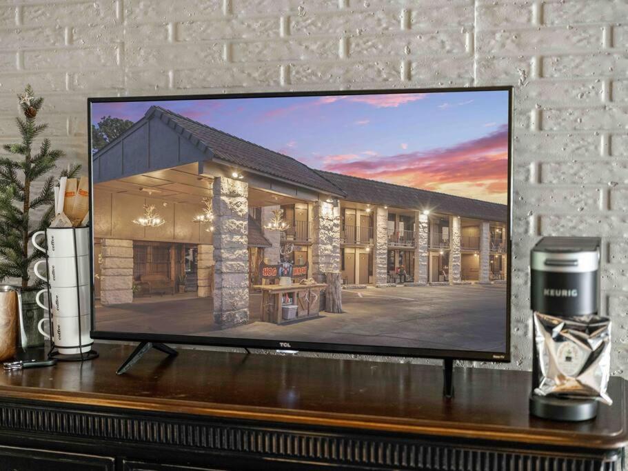 Stonegate Lodge King Bed Wifi Roku Tv Salt Water Pool Room #203 Eureka Springs Exteriér fotografie