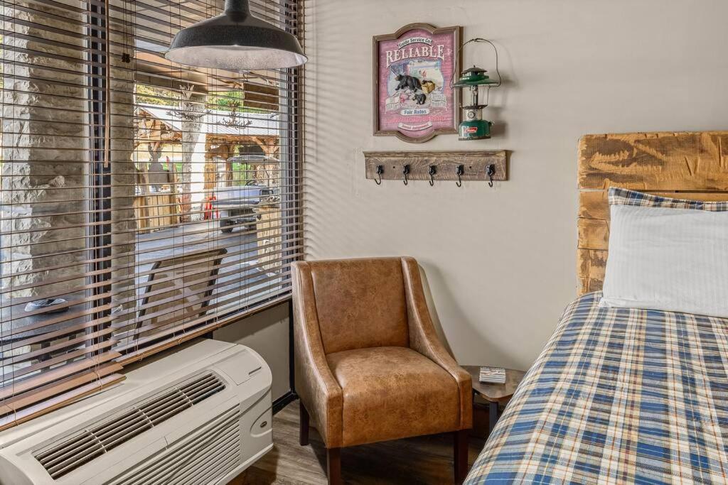 Stonegate Lodge King Bed Wifi Roku Tv Salt Water Pool Room #203 Eureka Springs Exteriér fotografie