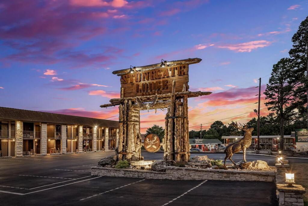 Stonegate Lodge King Bed Wifi Roku Tv Salt Water Pool Room #203 Eureka Springs Exteriér fotografie